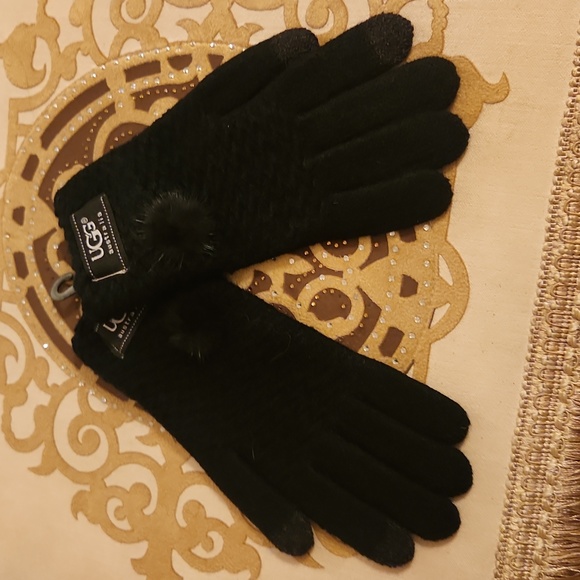 NEW 3 PIECE SET INFINITY SCARF AND HAT WITH MATCHING GLOVES - Picture 4 of 5